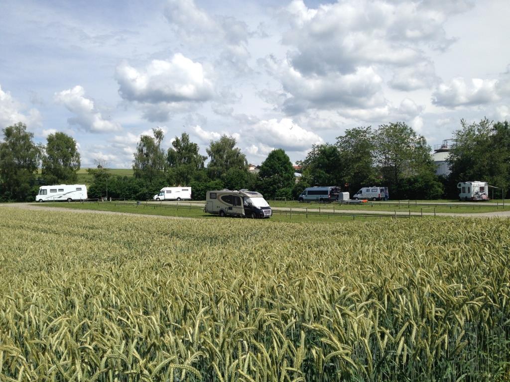 Wohnmobilstellplatz Pfullendorf mit Feld